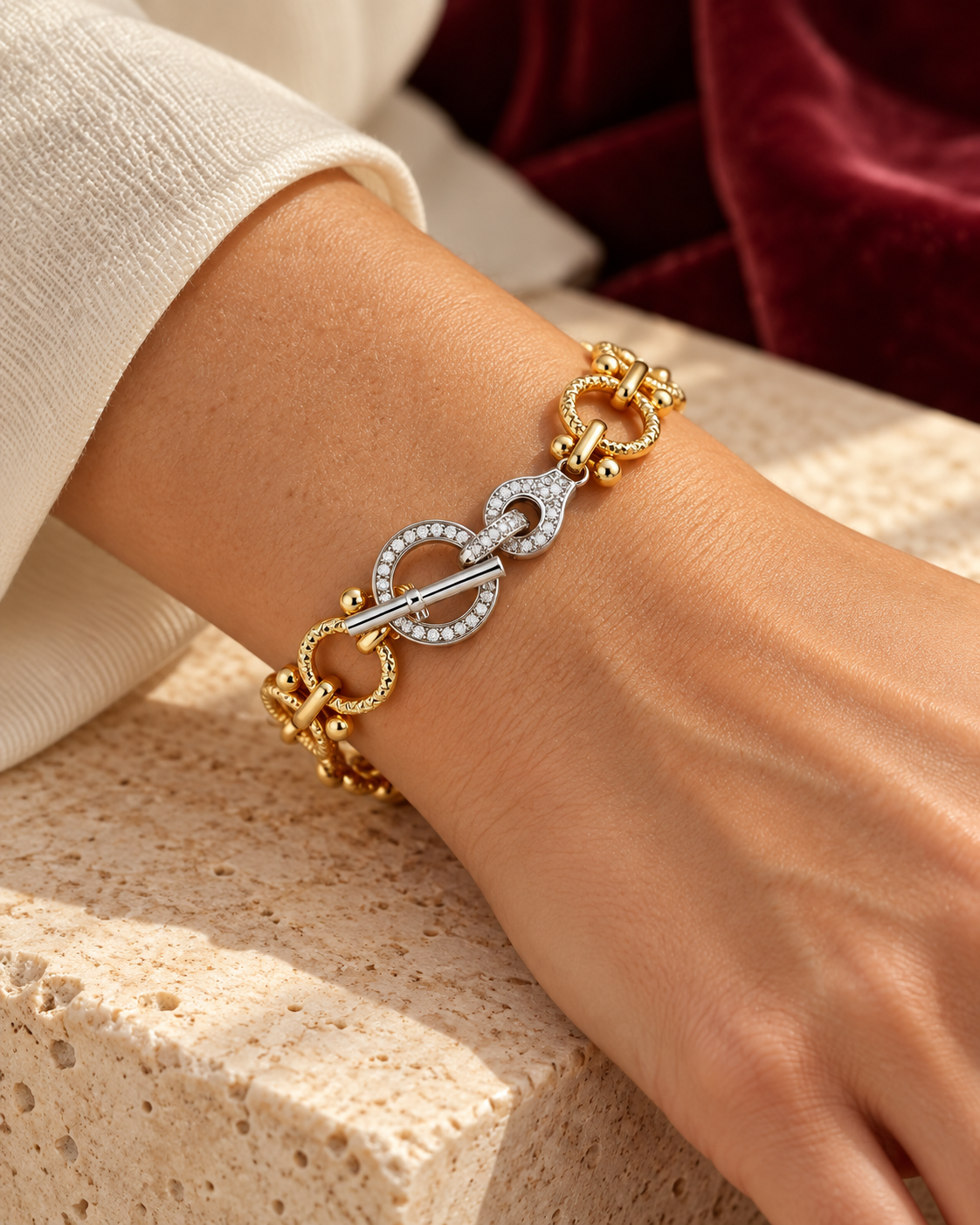 Armband Solène getragen — KI-generierte Inszenierung