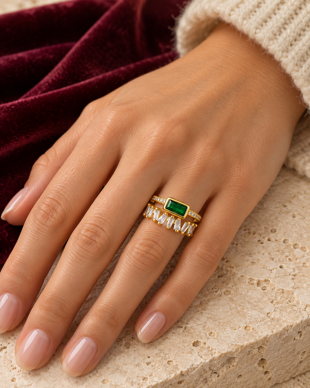 Bague ajustable Émera porté — mise en scène générée par IA