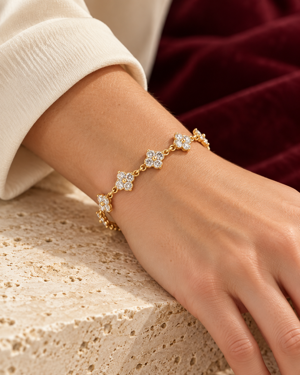 Armband Félicie getragen — KI-generierte Inszenierung