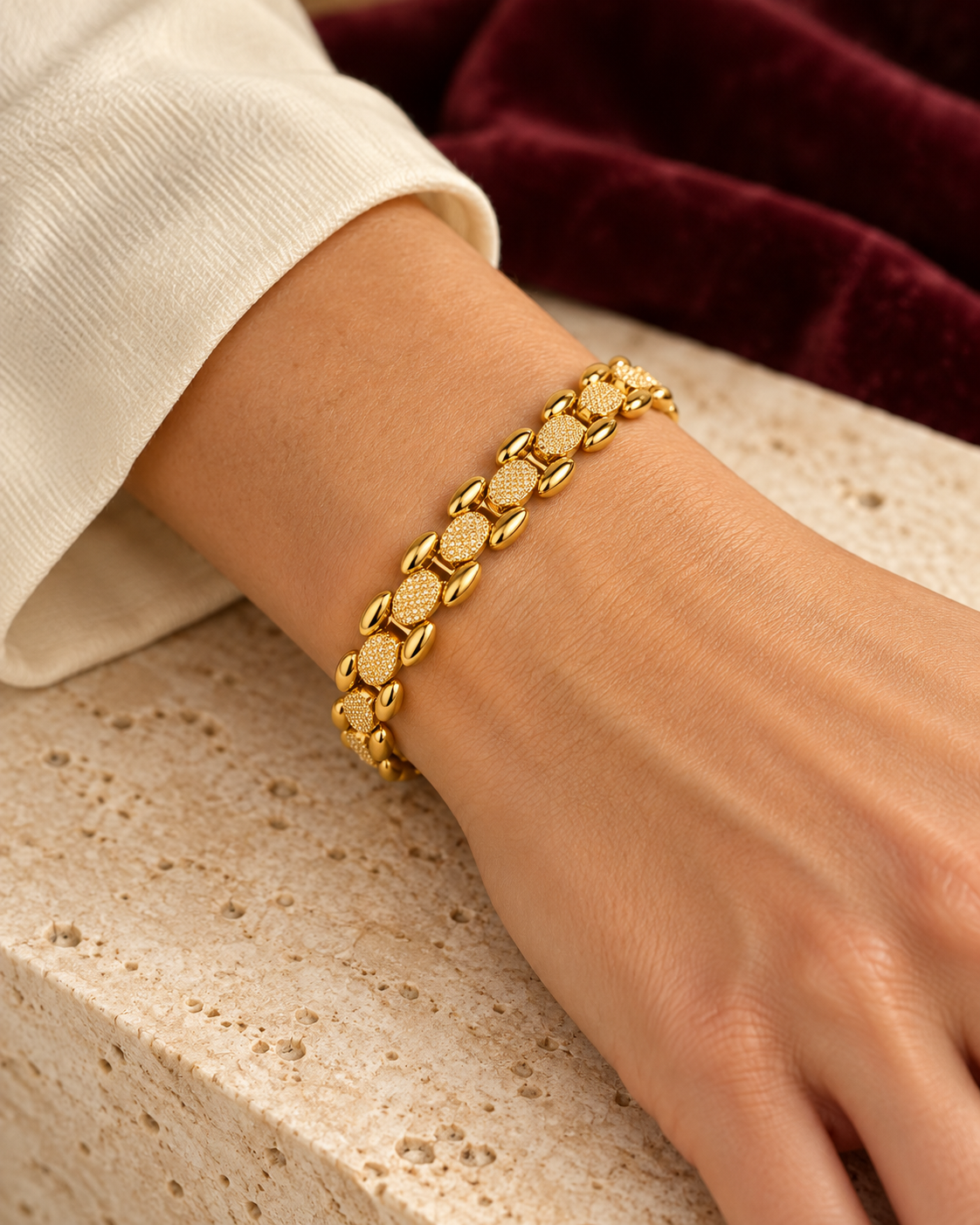 Armband Éloane getragen — KI-generierte Inszenierung