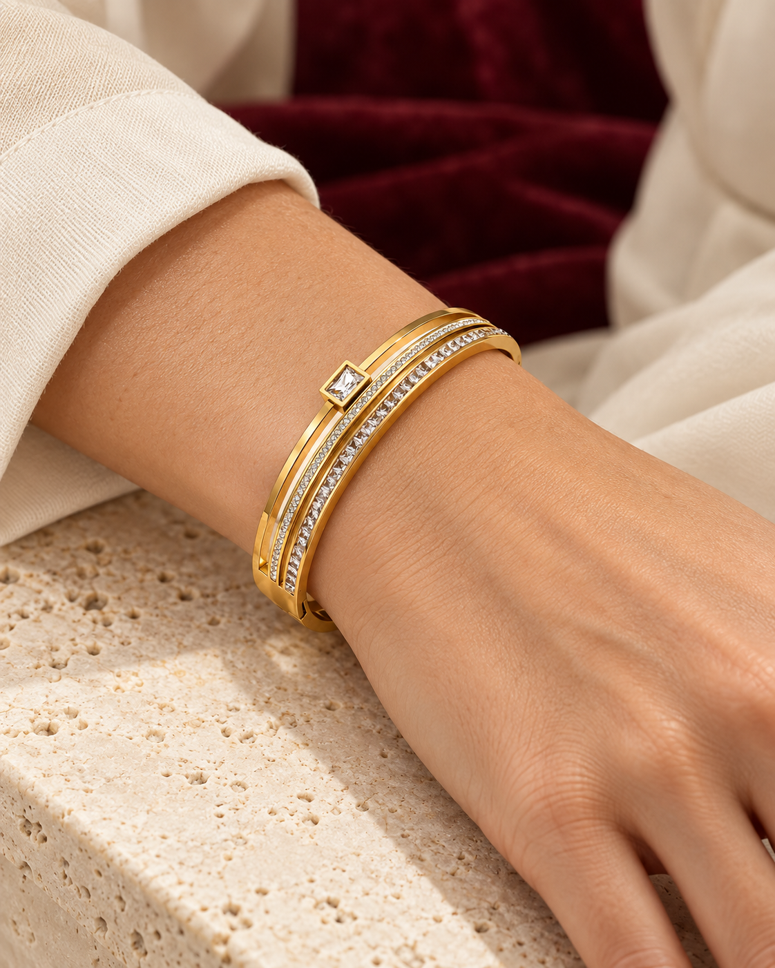 Armband Aliénor getragen — KI-generierte Inszenierung