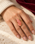 Bague ajustable Soline porté — mise en scène générée par IA