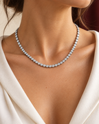Collier Éline porté — mise en scène générée par IA