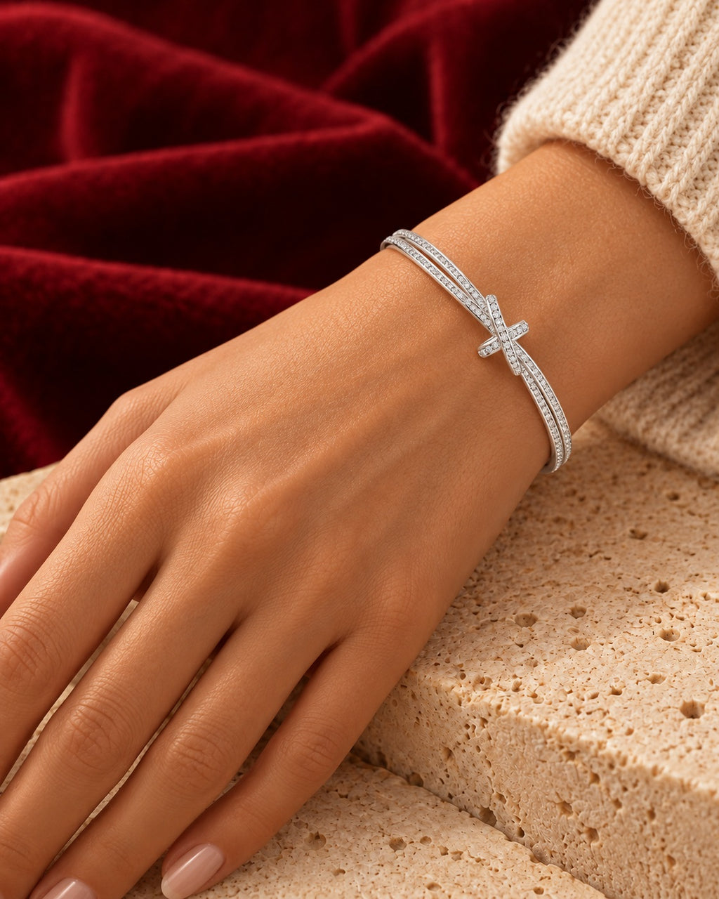 Bracciale Nœuds indossato — immagine ambientata generata con IA
