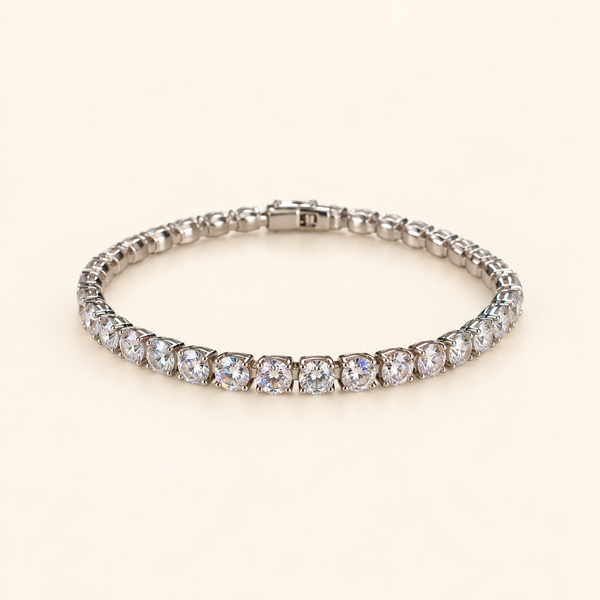 Zeitloses silberfarbenes Armband