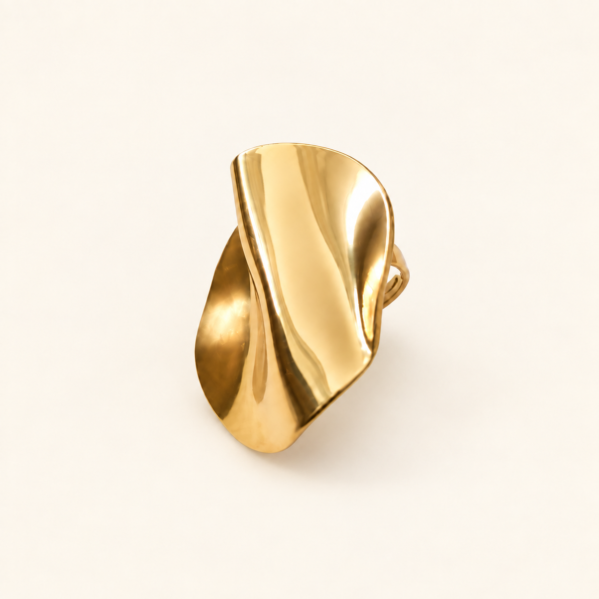 Inaya ring on an ivory background