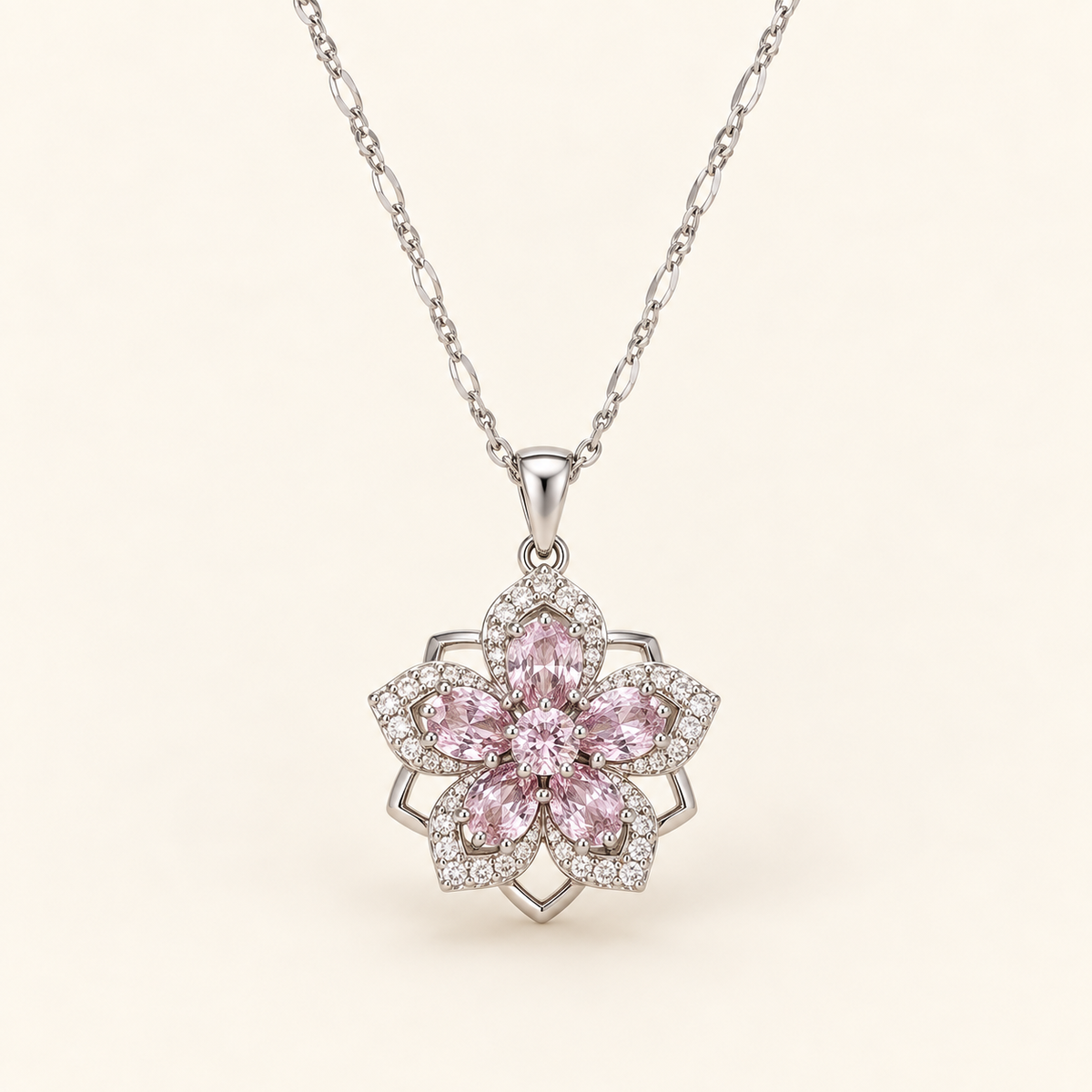 Collana Fleur Cœur rose su sfondo avorio