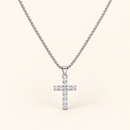 Collana Laetiso su sfondo avorio