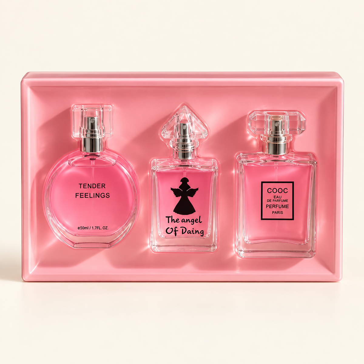 Set mit inspirierten Eaux de Parfum auf elfenbeinfarbenem Hintergrund