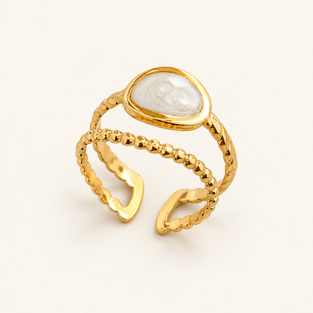 Apolline ring on an ivory background