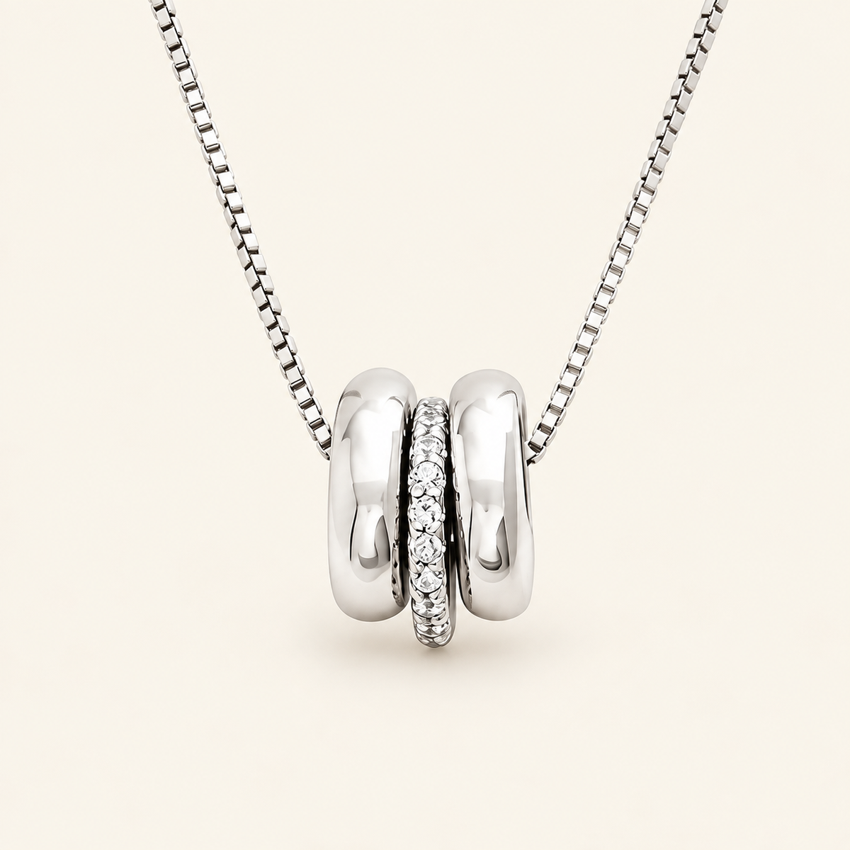 Adélie necklace on an ivory background