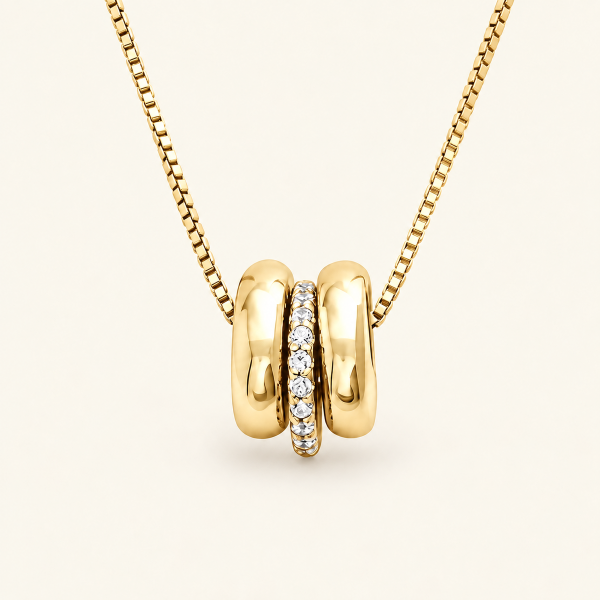 Adélie necklace on an ivory background