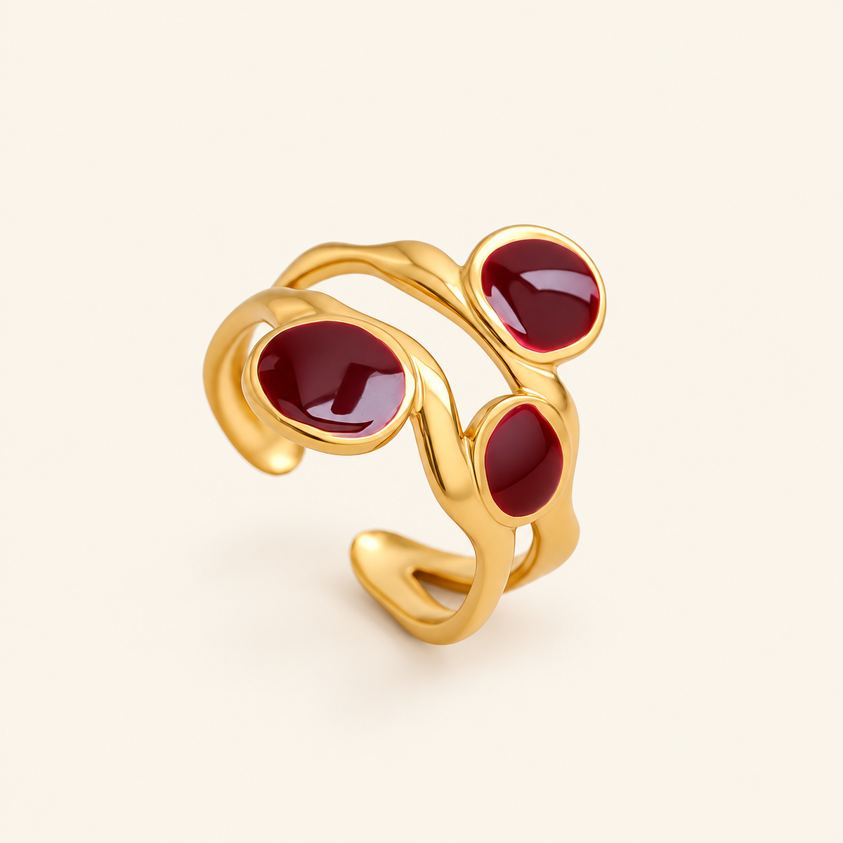 Cléophée ring on an ivory background
