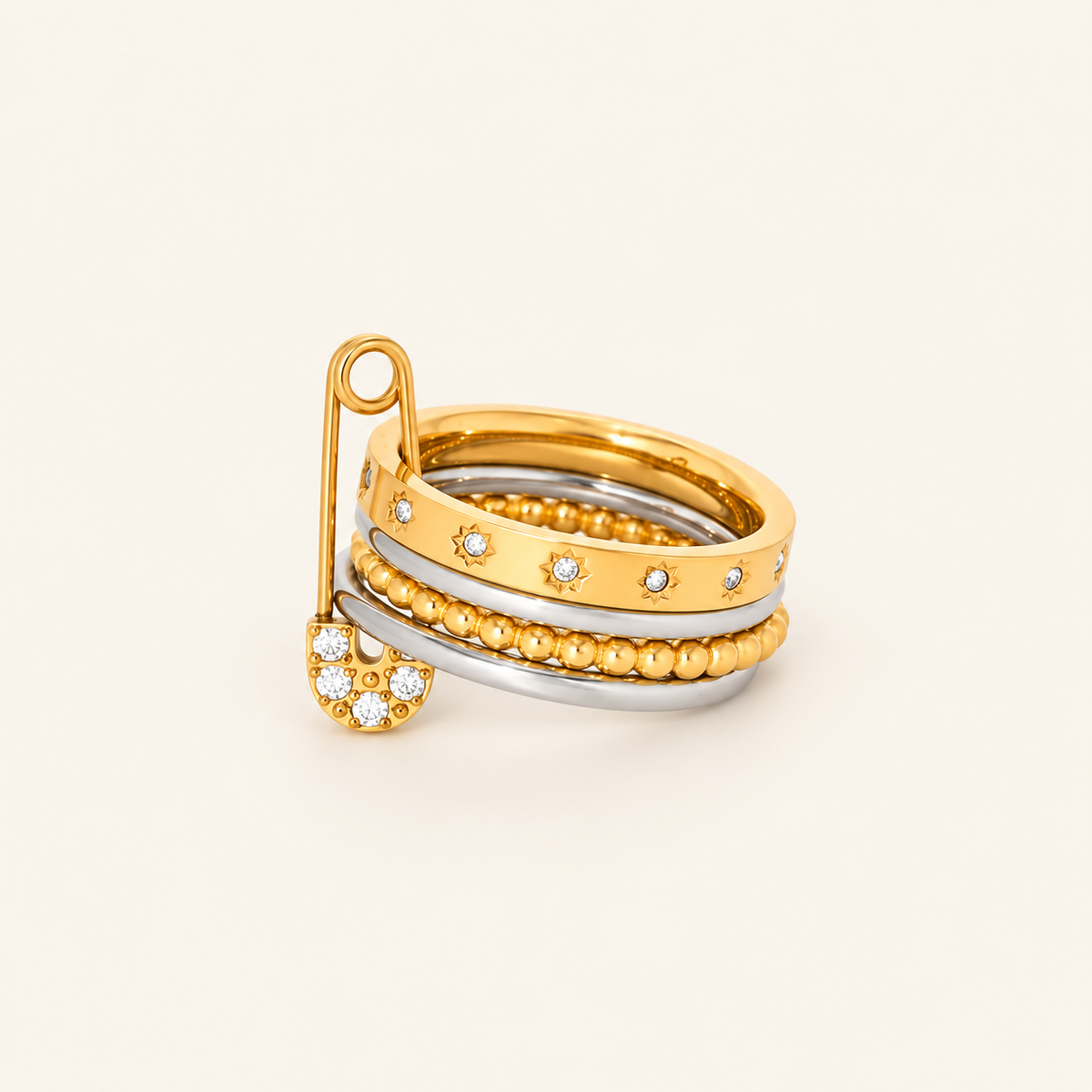 Éloïse ring on an ivory background