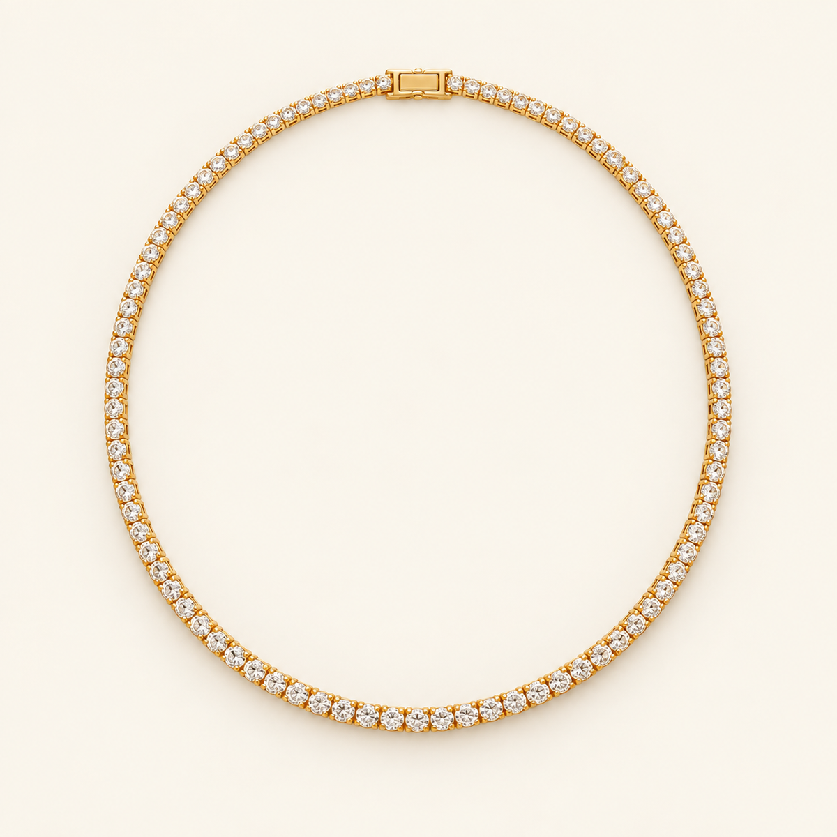 Éline necklace on an ivory background
